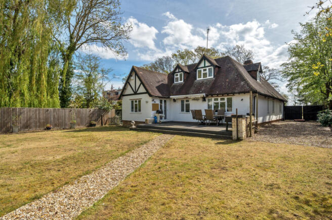 6 bed property, in Winkfield Road, £1,200,000