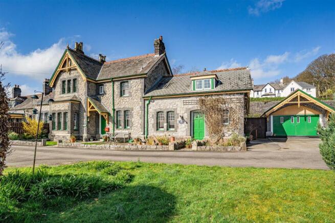 5 bed property, in Quant Park, £725,000