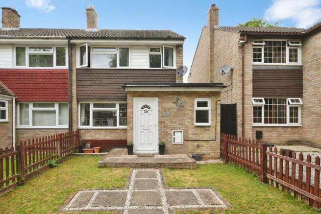 3 bed property, in Perrysfield Road, £425,000