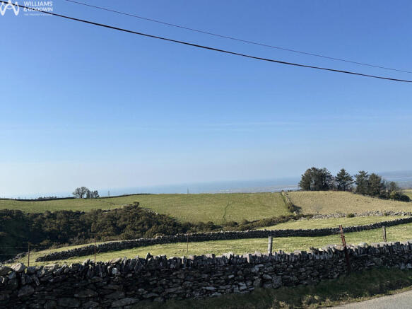 3 bed property, in Upper Llandwrog, £285,000