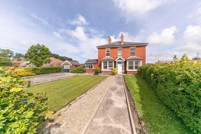 3 bed property, in No. 36, £285,000