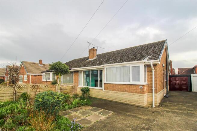 2 bed property, in Westfield Drive, £189,950