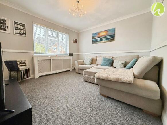 1 bed property, in Butts Road, £180,000