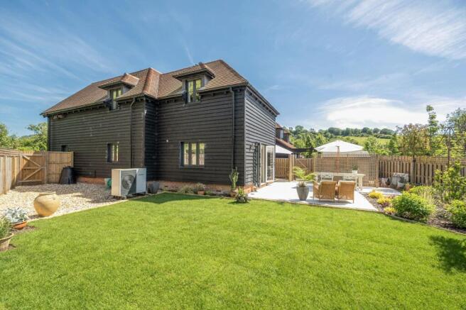 4 bed property, in Newland Gardens, £975,000