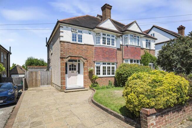 3 bed property, in Ridgeway, £825,000