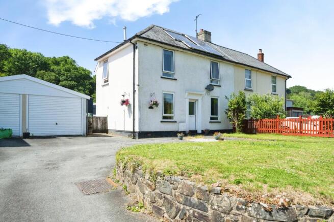 3 bed property, in North Road, £260,000
