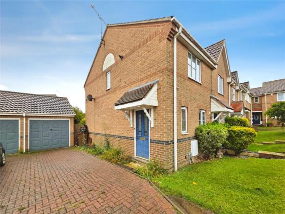 2 bed property, in Shorefields, £280,000