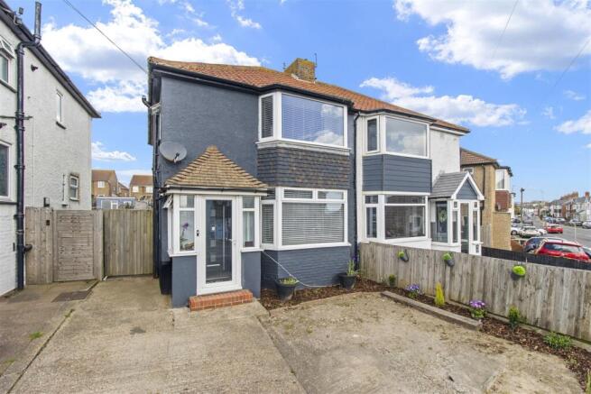 3 bed property, in Bexhill Road, £300,000