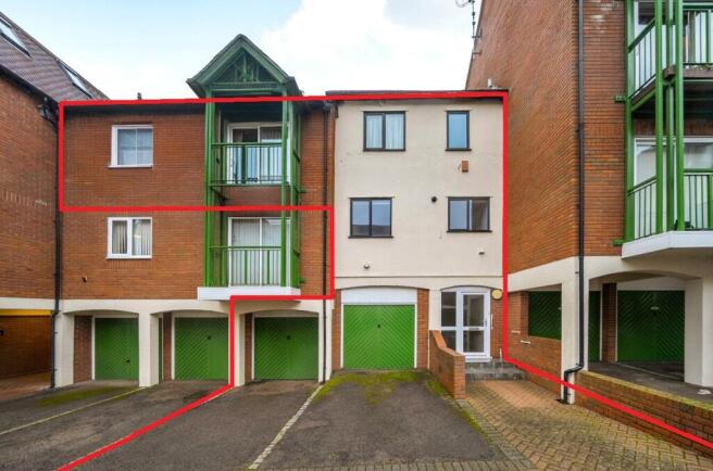 4 bed property, in Priors Court, £299,950