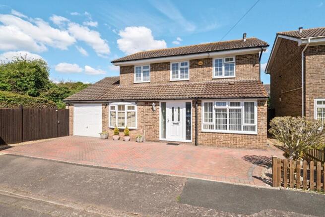 4 bed property, in Island Close, £550,000