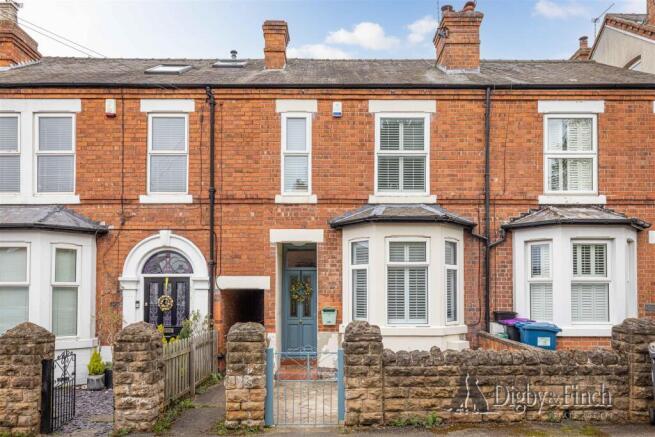 3 bed property, in Lincoln Grove, £325,000
