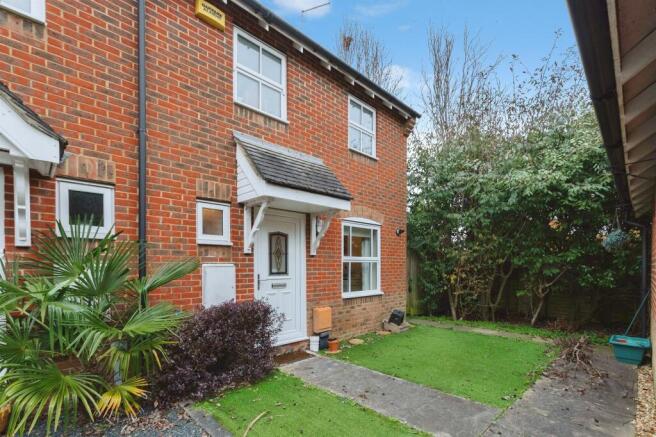 3 bed property, in St. Cleeve Way, £365,000