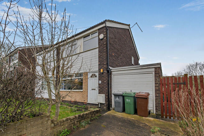 3 bed property, in Vesper Lane, £220,000