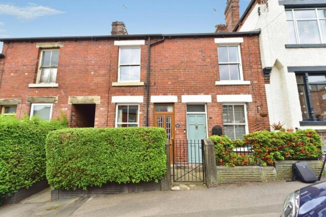 2 bed property, in Ashford Road, £225,000