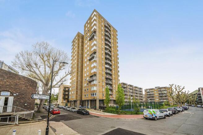 2 bed property, in Tissington Court, £250,000