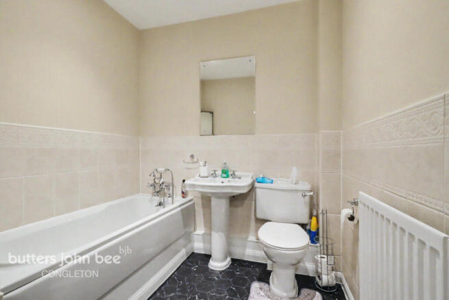 2 bed property, in Mill Green, £100,000