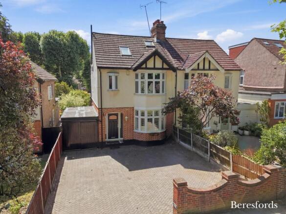 4 bed property, in Main Road, £700,000