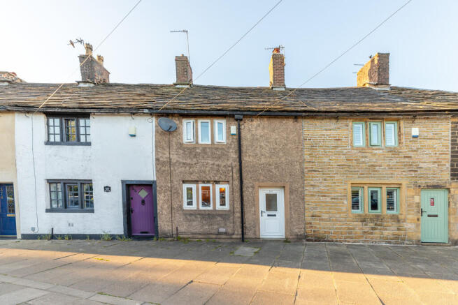 2 bed property, in Rochdale Road, £160,000