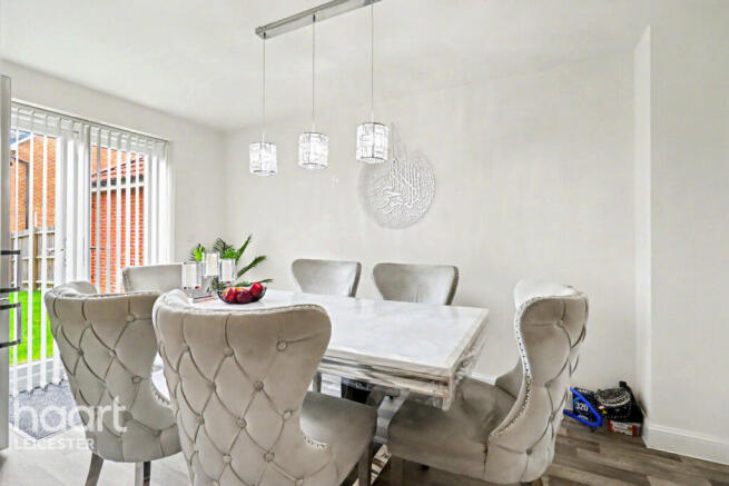 6 bed property, in Somerset Avenue, £450,000