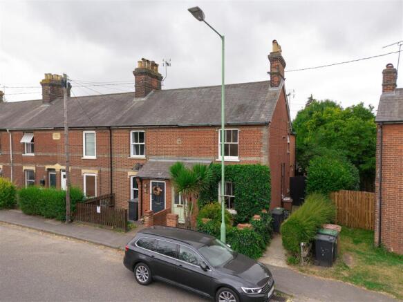 3 bed property, in Newton Road, £300,000
