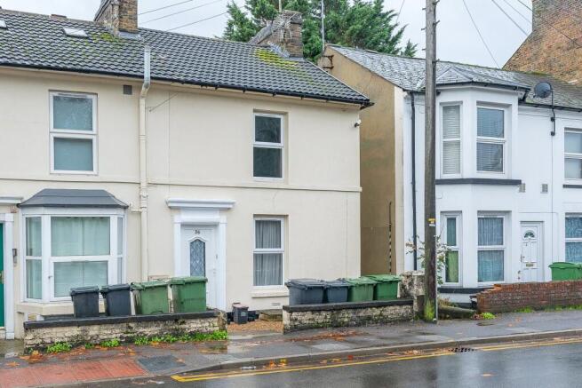 4 bed property, in Ashford Road, £280,000