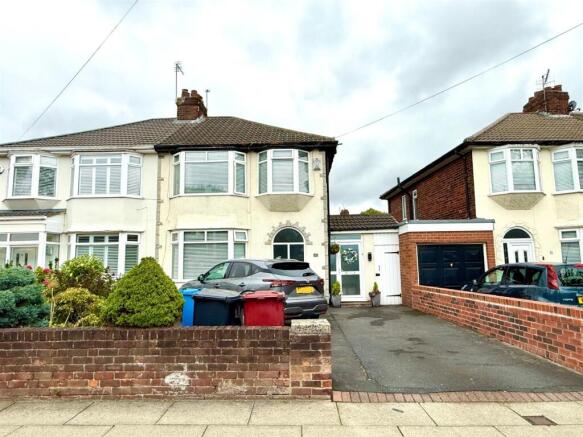 3 bed property, in Tarbock Road, £289,000