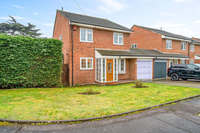 4 bed property, in St. Michaels Close, £750,000