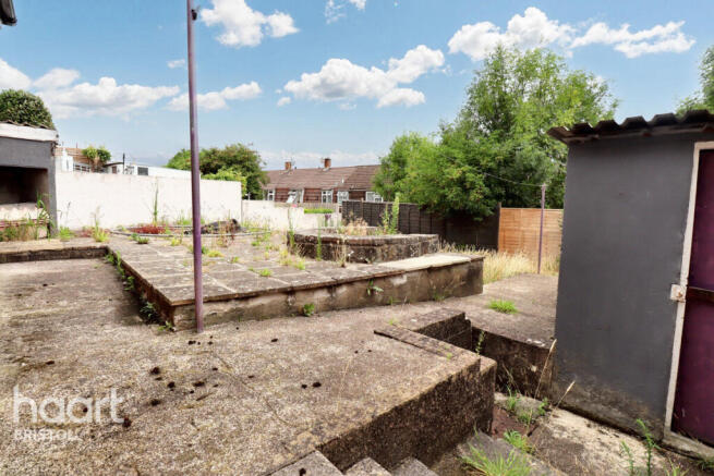 3 bed property, in Bourchier Gardens, £260,000