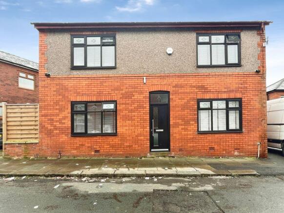 2 bed property, in Windover Street, £190,000