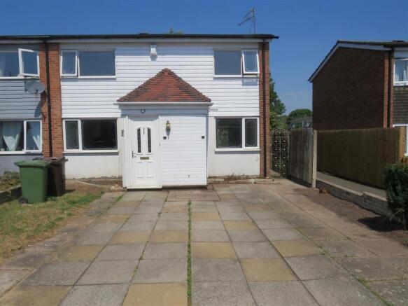 3 bed property, in Charlbury Avenue, £200,000