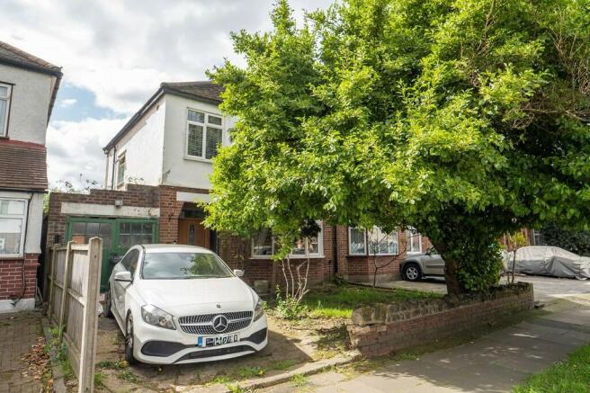 3 bed property, in Wimborne Avenue, £815,000