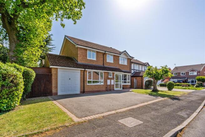 4 bed property, in Needhill Close, £750,000