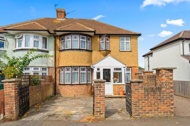 4 bed property, in St. Philips Avenue, £685,000