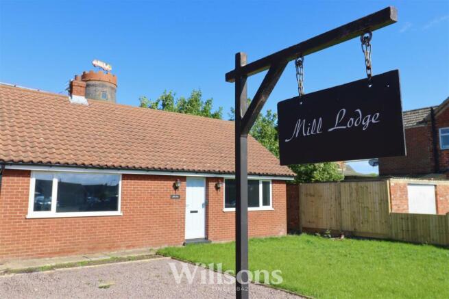 2 bed property, in Sutton Road, £215,000