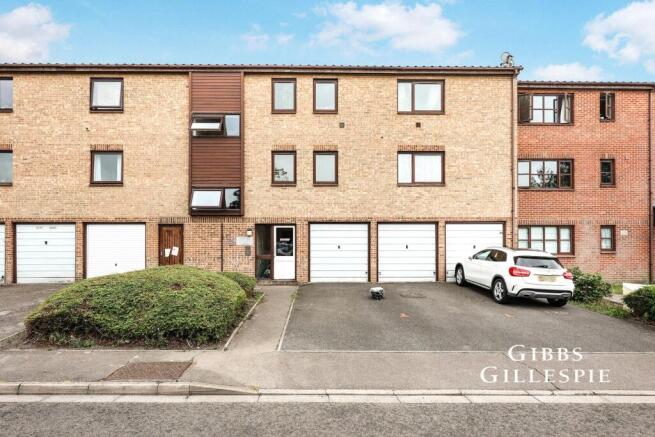 1 bed property, in Newcourt, £205,000