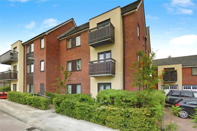 1 bed property, in Mere Drive, £75,000