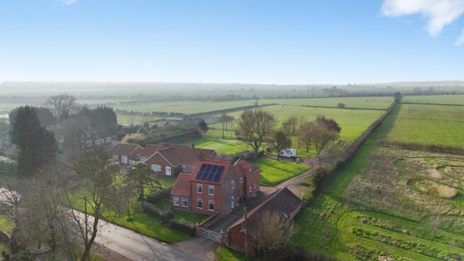 4 bed property, in Ferry Road, £600,000