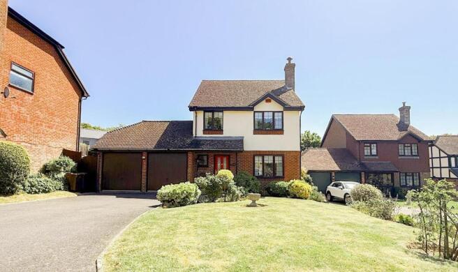 4 bed property, in Old Mill Park, £530,000