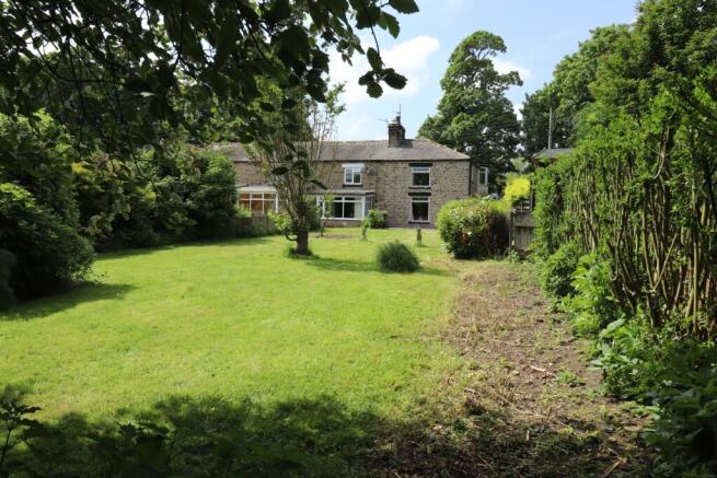 2 bed property, in Newtown, £145,000