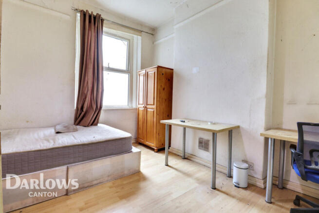 5 bed property, in Rawden Place, £375,000