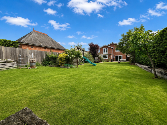 6 bed property, in Hillbrow Avenue, £500,000