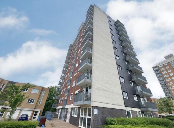 2 bed property, in Lakeside Rise, £110,000