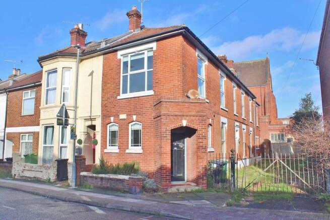 4 bed property, in Fawcett Road, £400,000