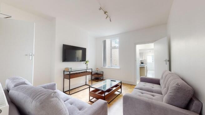 4 bed property, in Broad Street, £300,000