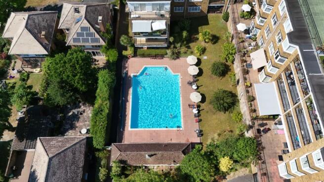 2 bed property, in Monterey Court, £375,000