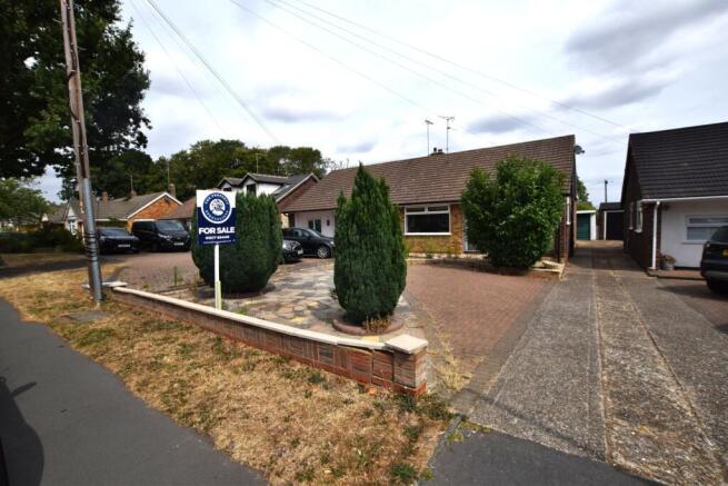 2 bed property, in Woodland Avenue, £500,000