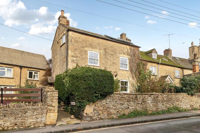 5 bed property, in Charlbury, £750,000