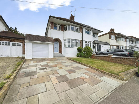 4 bed property, in Domonic Drive, £800,000