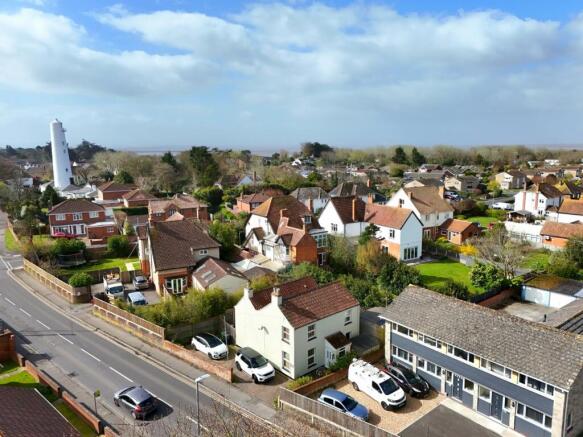 3 bed property, in Berrow Road, £349,950
