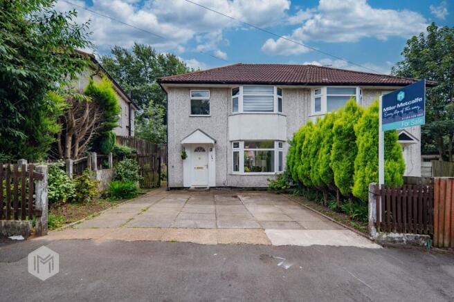 3 bed property, in Ashley Avenue, £180,000